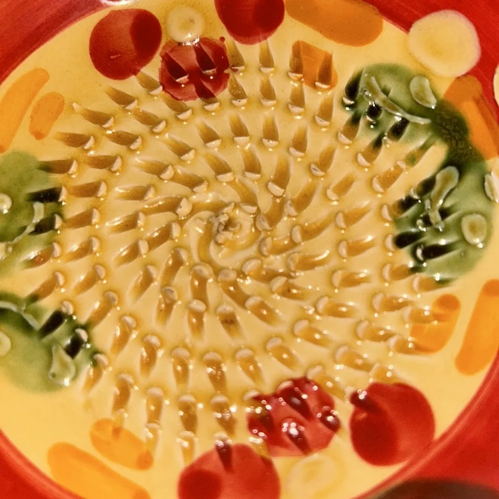 Garlic Grater Dish. Made in Spain by Elaboracion Artesanal Cerámica